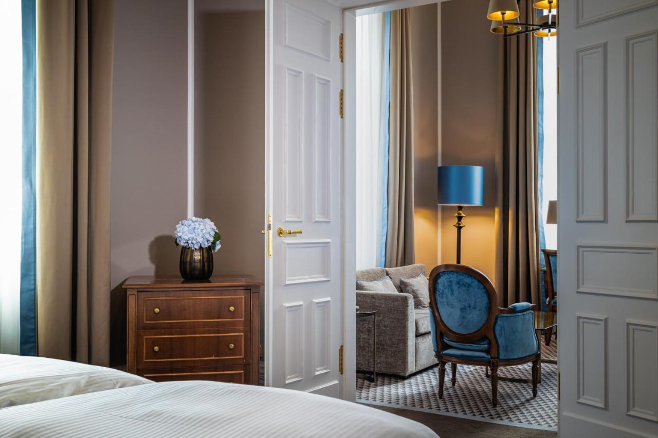 Althoff Grandhotel Schloss Bensberg Bergisch Gladbach Exterior foto A suite at the hotel