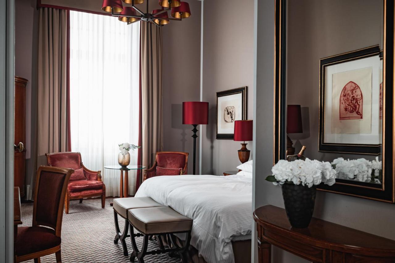 Althoff Grandhotel Schloss Bensberg Bergisch Gladbach Exterior foto A room at the hotel