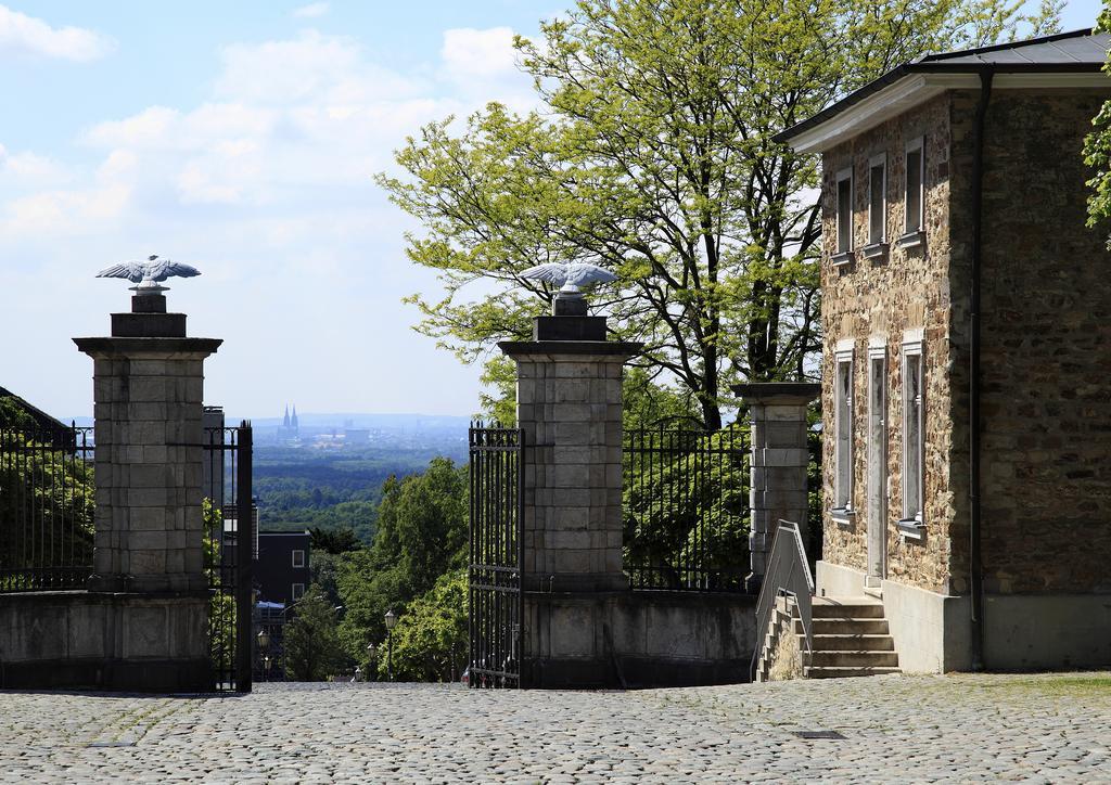 Althoff Grandhotel Schloss Bensberg Bergisch Gladbach Exterior foto Entrance to the house