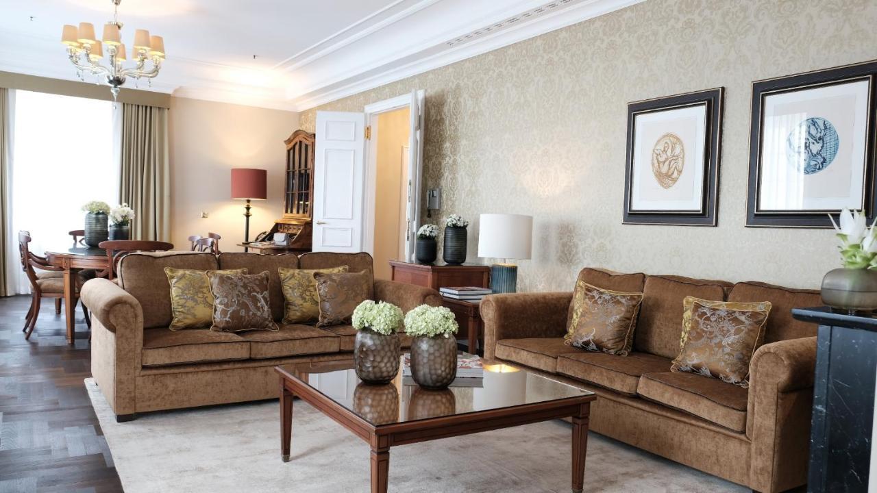Althoff Grandhotel Schloss Bensberg Bergisch Gladbach Exterior foto A living room at the hotel
